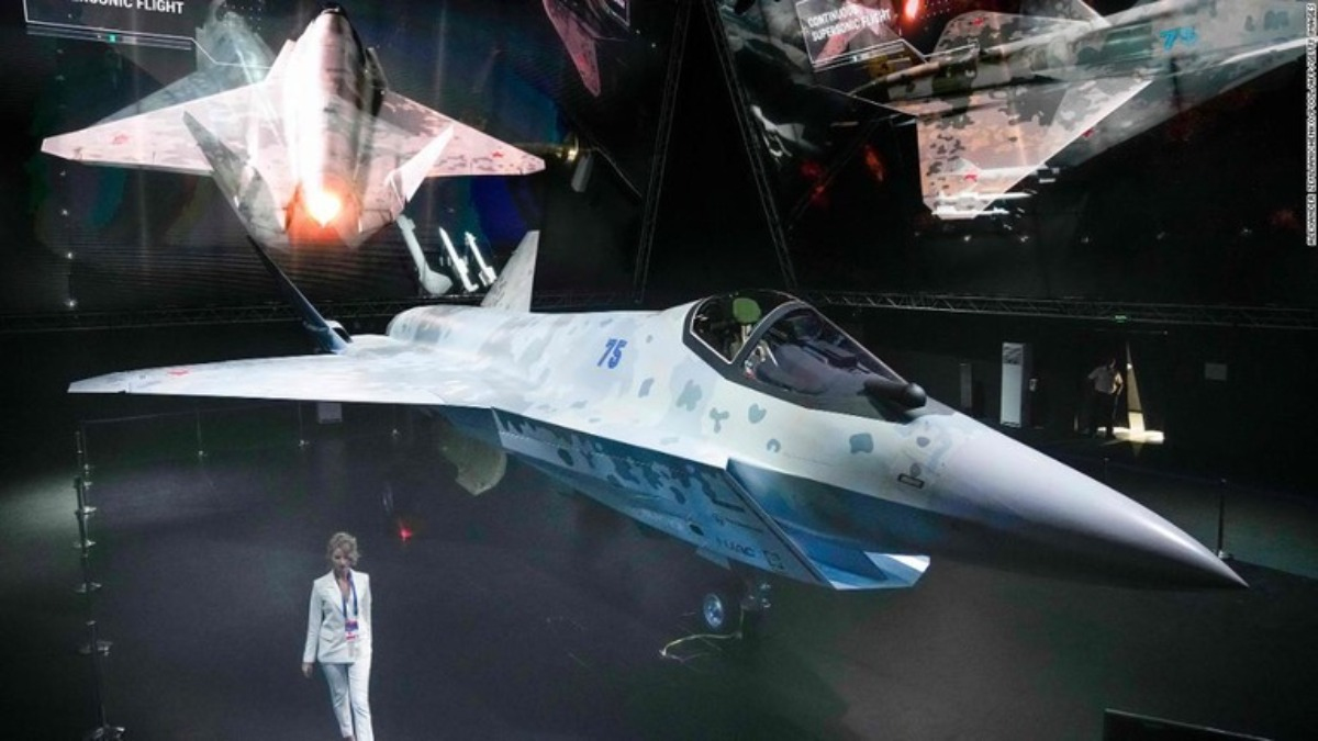 ロシアが第５世代の単発ステルス機、新型戦闘機「チェックメイト」を公開。 - プーチン大統領も称賛する、新型戦闘機「チェックメイト」とは！？