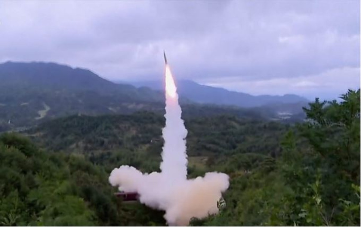 北朝鮮が日本海にミサイル発射実験を実施。菅総理は「日本と地域の平和と安全を脅かすもので言語道断！」 - 北朝鮮が13日に新型長距離巡航ミサイル、15日に弾道ミサイルの実験のため、日本海に向け発射。