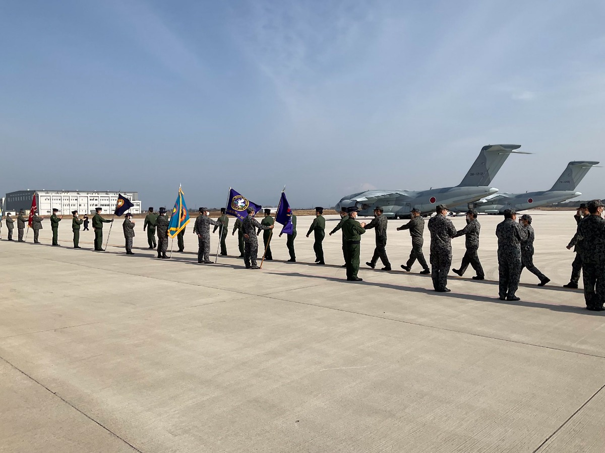 自衛隊からウクライナへ、届け「希望の盾」！ - 届けウクライナの希望！　KC-767に続き、C-2も美保基地を出発。