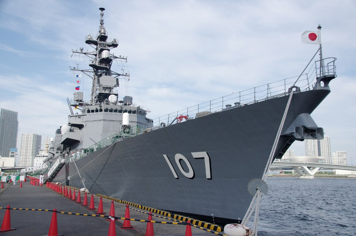 福岡県の門司港で、海上自衛隊の護衛艦「たかなみ」一般公開のお知らせ。 - なんと、見学は護衛艦に乗船しながらできる！
