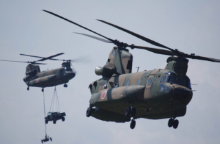 大型ヘリコプターの体験搭乗もあり！　木更津駐屯地 創立55周年記念行事「第49回木更津航空祭」開催。